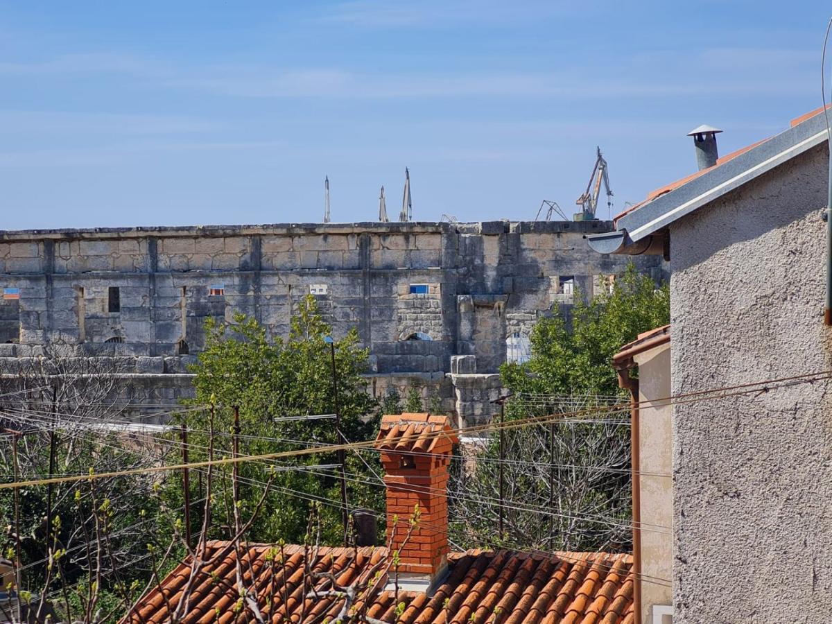 Atraktivan Stan U Blizini Pulske Arene !! Pula Dış mekan fotoğraf